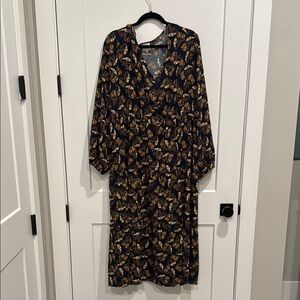 3X Navy Floral Print Dress with V-neck and front buttons
